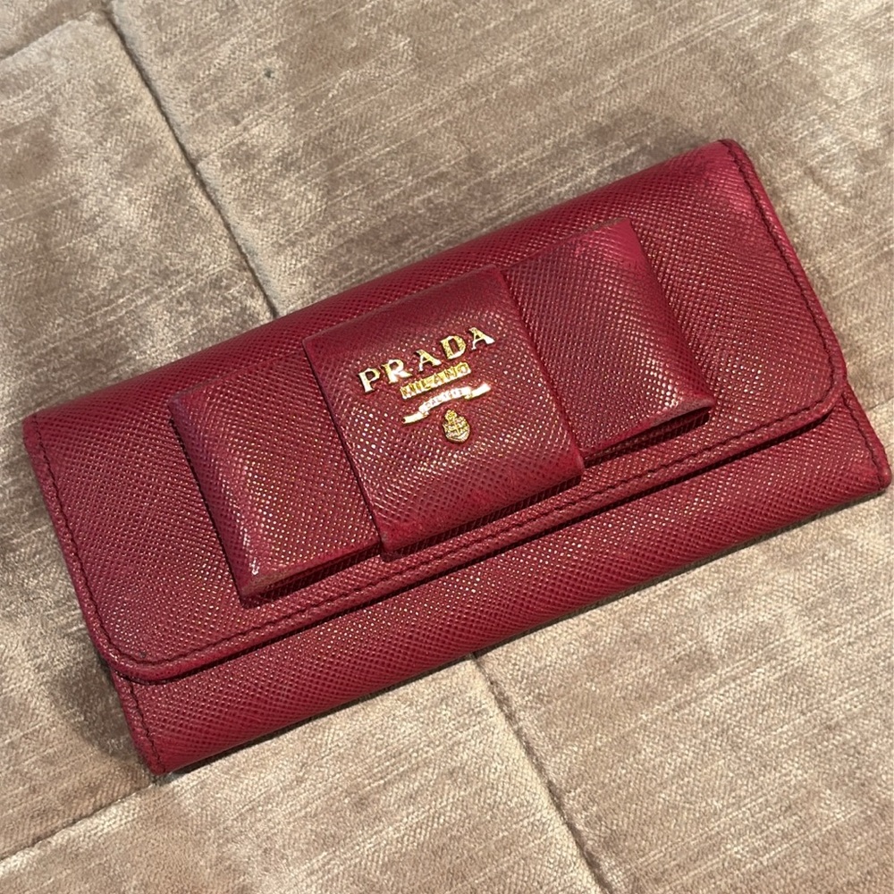 Prada Raspberry Pink Bow Santiago Leather Key Holder Gold Hardware - Picture 15 of 16